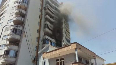 Zjarr në një apartament në Tiranë, në vendin e ngjarjes 10 forca zjarrfikëse