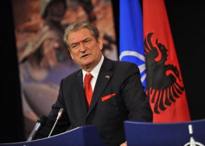 VIDEO/ &quot;This is a miracle of Freedom&quot;, momenti historik kur Shqipëria bëhej anëtare e NATO-s