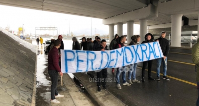 VIDEO / Studentët e Lezhës mbrrijnë në këmbë në Tiranë