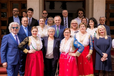 Fotot/ Presidenti i Republikës Meta, takim me tre gjenerate arbëreshe