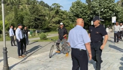 Pronarët e lokaleve në Pedonalen e Beratit protestojnë kundër mbylljes së aktivitetit, Policia: Është urdhër!