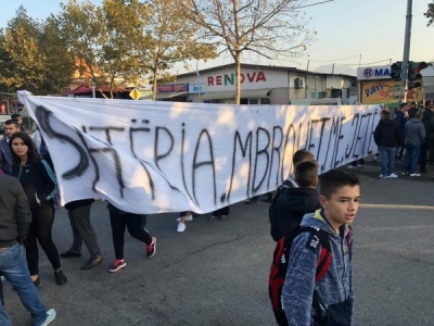 Rama kërkon ti trembë me arrestime, banorët e "Unazës së re" dorzojnë njoftimet ligjore për të protestuar