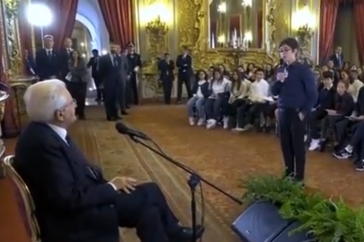 Pyetja e fëmijës shqiptar vë me shpatulla pas murit Presidentin italian (video)