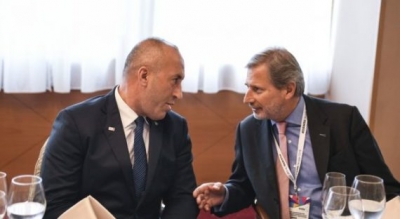 Samiti në Shkup, ja çfarë diskutuan Haradinaj dhe komisioneri Hanh