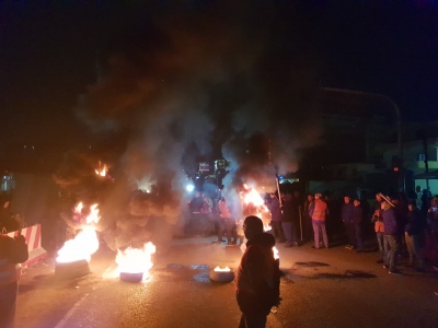 (VIDEO-FOTO) Banorët e Astirit &quot;i vënë flakën&quot; Unazës së Re, djegin goma