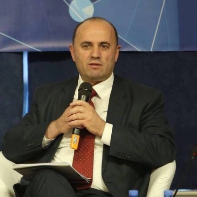 Arsimi çerdhe punësimi të strukturave e pushtetit absolut!