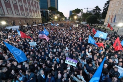 Protesta e opozitës/1000 persona nisen nga Fieri me makina private, me dhjetra të tjerë nga Patosi e Mallakastra