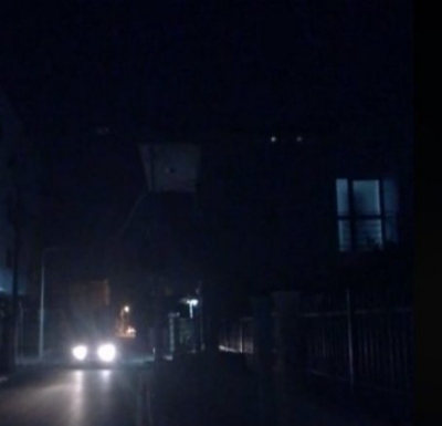 Berisha publikon videon: Banorët e një lagjeje në Tiranës prej 3 ditësh pa drita
