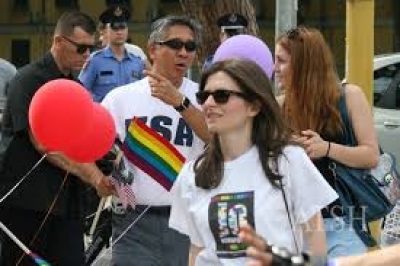 HOMOSEKSUALËT/ Donald Lu, politikë ndryshe nga Sekretari Amerikan i Shtetit