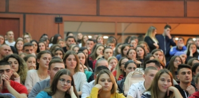 Studentët letër Besa Shahinit: Të ndalen zgjedhjet në universitet, nuk garantohet e drejta e votës në kushtet e krizës së Covid-19