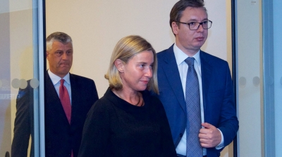 Si e trajton padroni Vuçiç shërbyesin e tij, Thaçi