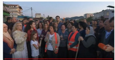 LAJM I FUNDIT/ Tensionet tek “Unaza e Re”, Lulzim Basha në mbështetje të banorëve merr fjalen (Video Live)