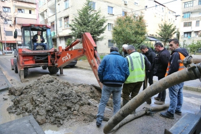 63% e ujit ende humbet në rrjet, por Ujësjellësi i Tiranës rriti çmimin