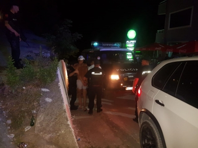 Foto/ Me “X5” dhe armë me vete, arrestohet “i forti” i Vlorës