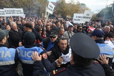 Dalin pamjet e dhunës së policisë ndaj banorëve (FOTO)