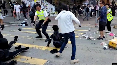 Hong Kong, plagoset rëndë protestuesi