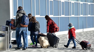Alarmante! Shqipëria rrezikon “të zbrazet” në 70 vite, 2000 kërkesa për azil në muaj (Shifrat)
