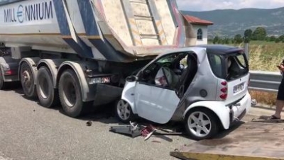 VIDEO/ Makina përplaset me trajlerin, vdes 26 vjeçarja