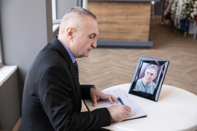 Në homazhet në nderim dhe respekt të Ali Memës/ Meta: Model për brezat