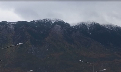 Po afron dimri, në Kukës bie bora e parë