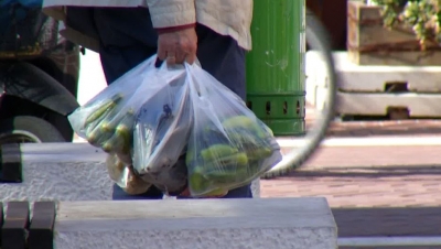 Gjobë deri në 100 mijë lekë kush përdor qese plastike