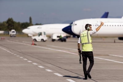 Covid 19/IATA:Shumica e kompanive ajrore po konsiderojnë pakësimin e fuqisë punëtore