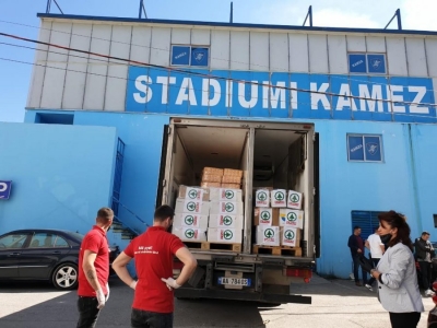 Mbërrin kamioni i SPAR në Kamëz, 5 ton ndihma ushqimore për familjet në nevojë