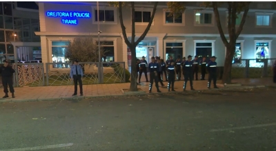 LIVE/ Protesta e 'Unazës së Re' zhvendoset tek Drejtoria e Policisë së Tiranës