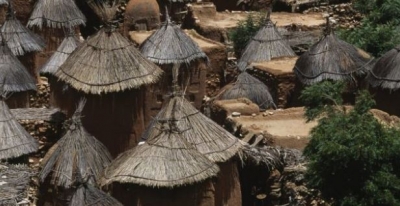 Vriten 100 persona në një fshat