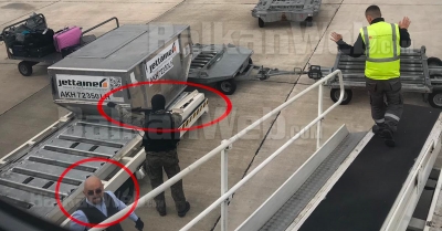 Pamjet e papublikuara, grabitësit me armë në shkallët e avionit