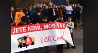 “Shteti nuk reagon fare”/ Banorët e Laprakës sërish në protestë: Durimi ka një kufi, mos na detyroni … (VIDEO)
