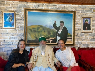 Kryemadhi në Malin e Tomorrit, nxjerr foton me Baba Mondin e uron shqiptarët: Covid-i mundet me oksigjen