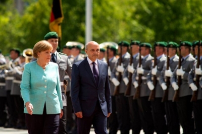 Merkel konfirmon: Debati për kufijtë e Kosovës, dëshpërues