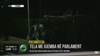 Rama , vetë ikën në Gjirokastër, Parlamentin e rrethon me tela me gjemba