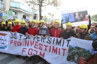 Simbol i ri/ Kasketat e verdha të minatorëve (foto)