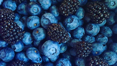 Ja pse nutricionistët rekomandojnë fort konsumin e frutave me ngjyrë blu