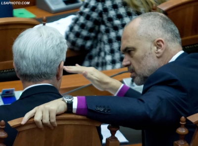 Fatmir Xhafaj godet hapur Ramën: Po merr kontrollin për spastrimin e policisë