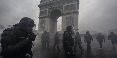 Konsiderohet gjendja e emergjencës, protestat për taksën e karburantit në Francë marrin vrull