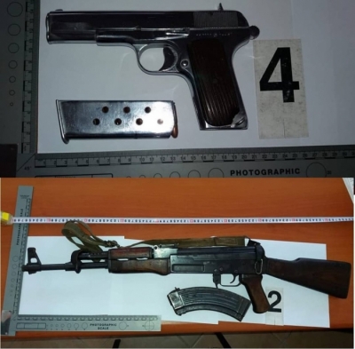 Policia sekuestron drogë dhe armë, arrestohet vlonjati, në kërkim 2 të tjerë