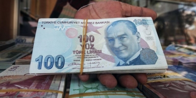 Lira turke ndalon rënien – Qeveria rrit taksat për depozitat në dollarë, i ul për llogaritë në lira