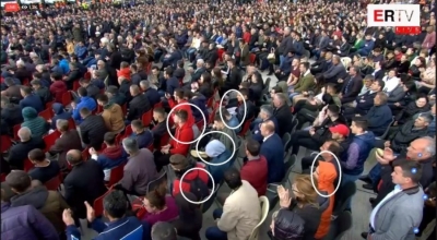 FOTO/ Nxënës shkollash në takimin e Ramës në Kukës