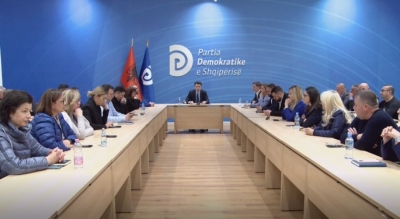 Basha 'fshihet' me dorëheqje/ I shkarkuar nga 44 mijë demokratë