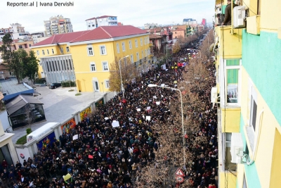 Përjetoni protestën e studentëve nëpërmjet 60 fotove