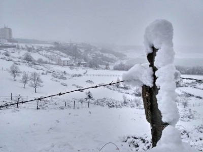 Moti i keq, pezullohet mësimi në 280 shkolla