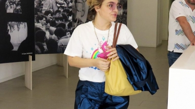 Monika Kryemadhi politikania e vetme që del në fushata veshur thjesht e pa “salltanete”