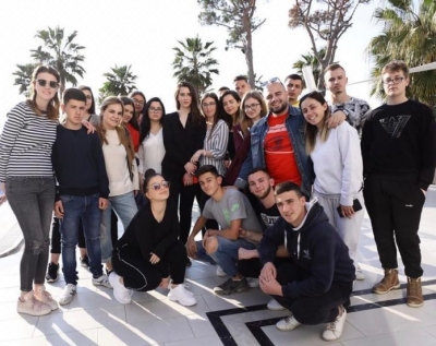 Kryemadhi takim me të rinjtë: Shqipëria shtëpia juaj!