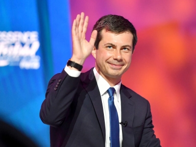 Ja kandidati më i ri i Demokratëve – njihuni me pretendentin për president të SHBA-së..