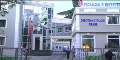 Drogë e kallashnikov, goditet banda e trafikut në Tiranë, dhunuesi me “Benz” drejt Qafë-Thanës, por …