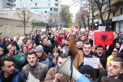 Denoncimi i studentit: Policia shoqëroi 4 protestues, 2 janë dhunuar