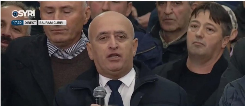 Qytetari-Berishës: Je burrë krenar që duhet të prijë, do jemi ortek që do përmbysim regjimin